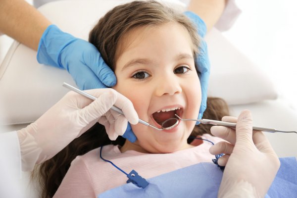 Saúde bucal infantil: Importância de ensinar as crianças a cuidarem dos dentes